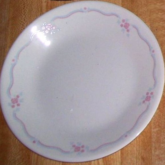 4  Corelle English Breakfast Bread and Butter Plates - Picture 3 of 3